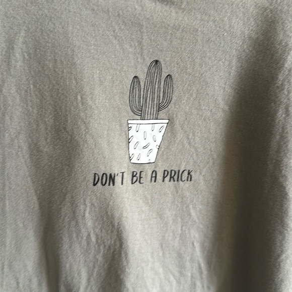 Cactus print graphic cropped tee size XL. - Picture 2 of 4
